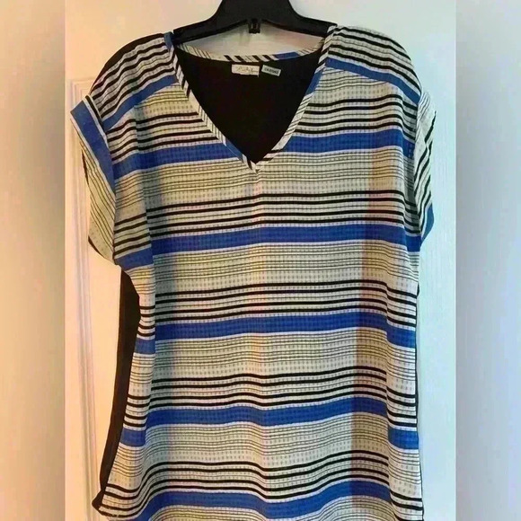 🔥🔥2/20$ Beautiful Antlia top. Back to school - Picture 1 of 6